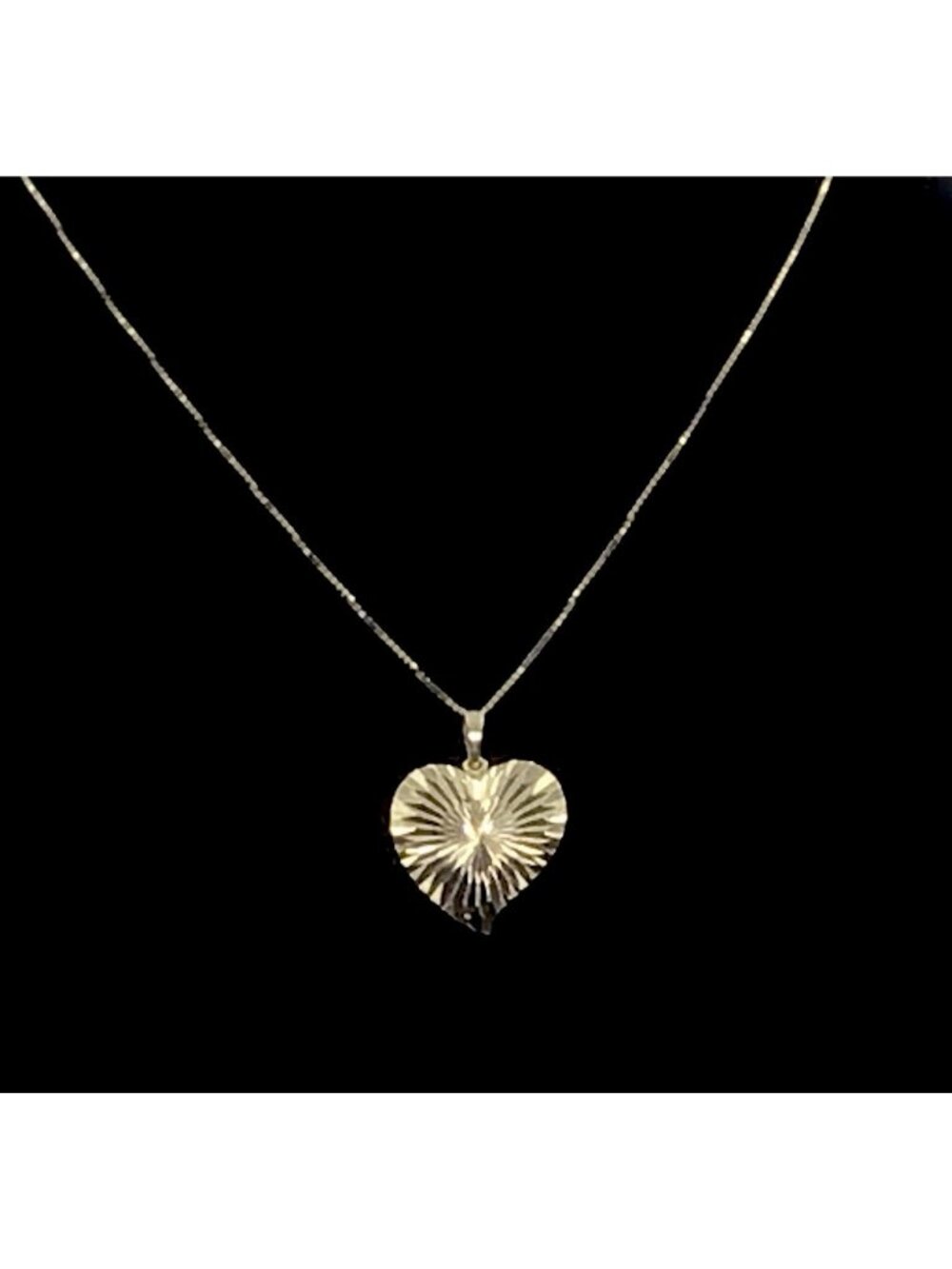 14K Yellow Gold Diamond-cut Heart Pendant 1.1 Grams 1” - Picture 4 of 9